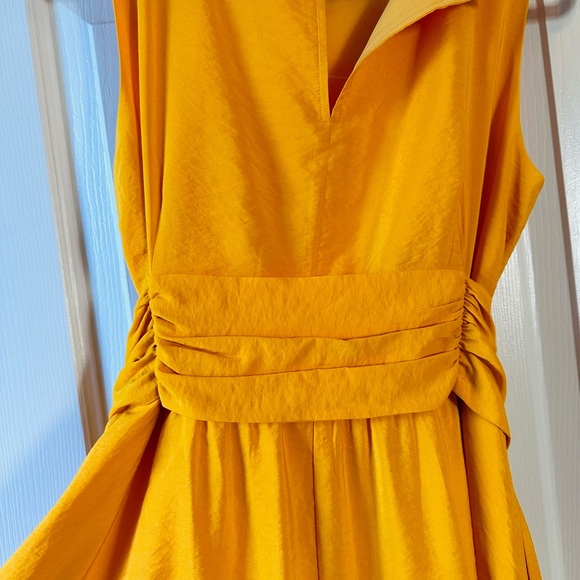 Bright yellow crushed silk midi dress💛 - Picture 5 of 11
